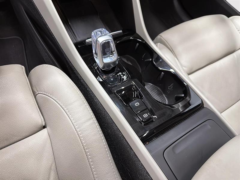 volvo XC40 2023 - 15