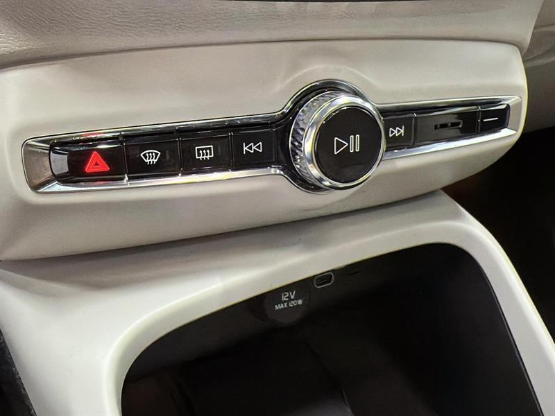 volvo XC40 2023 - 16