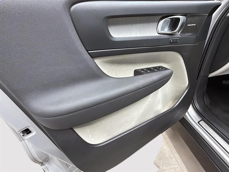 volvo XC40 2023 - 25