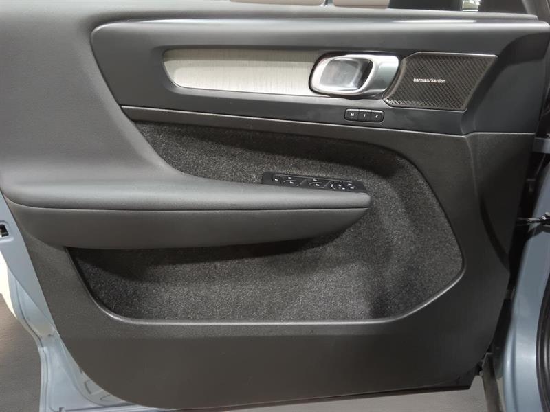 volvo XC40 2023 - 16