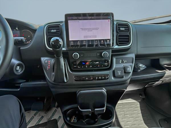 ram ProMaster fourgon vitré 2025 - 12