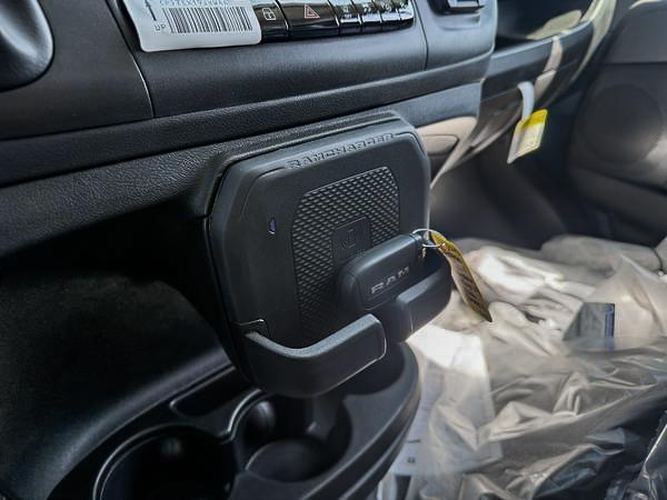 ram ProMaster fourgon vitré 2025 - 13