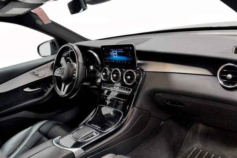 mercedes-benz GLC300 2022 - 8