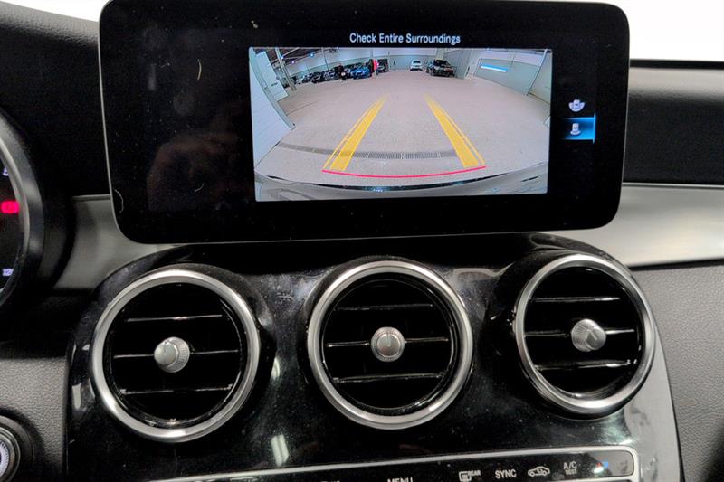 mercedes-benz GLC300 2022 - 9