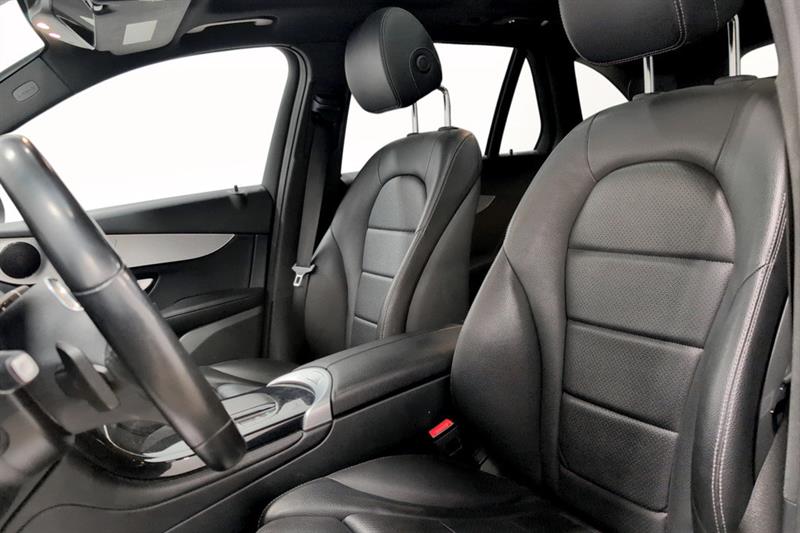 mercedes-benz GLC300 2022 - 10