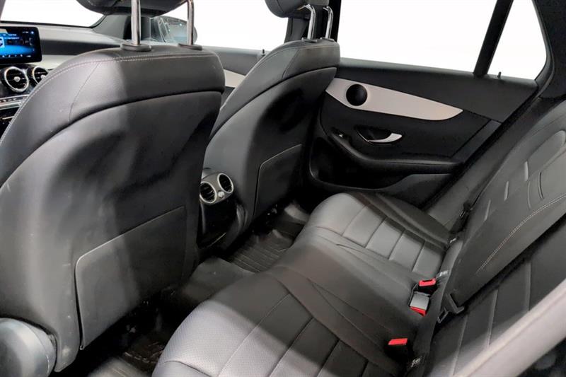 mercedes-benz GLC300 2022 - 12