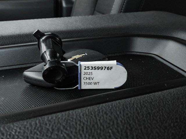 Chevrolet Silverado 3500HD 29