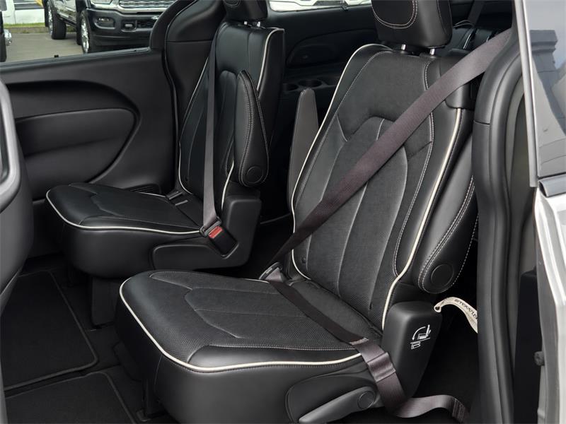 chrysler Pacifica 2025 - 16