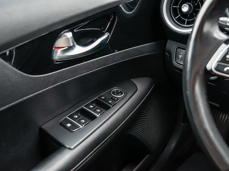 kia Forte 2022 - 17
