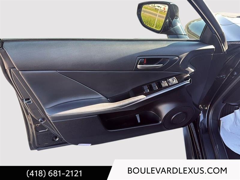 lexus IS 2023 - 8