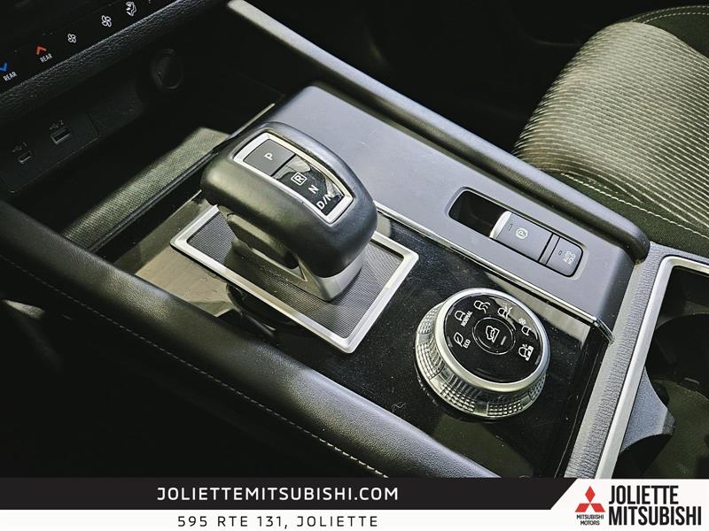 mitsubishi Outlander 2023 - 25