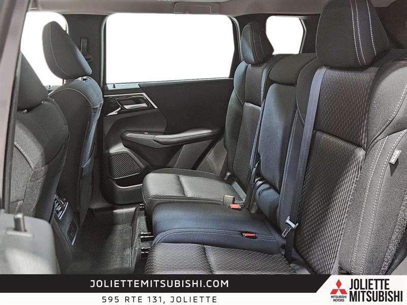 mitsubishi Outlander 2023 - 30