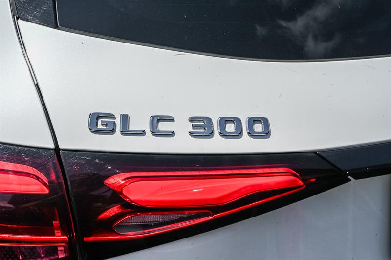 mercedes-benz GLC300 2023 - 10