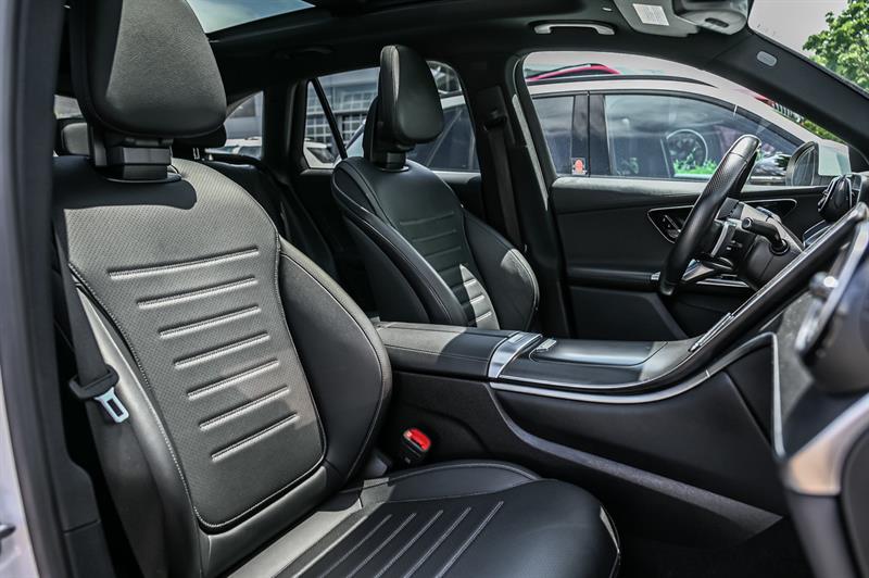 mercedes-benz GLC300 2023 - 29