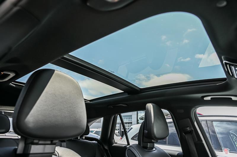 mercedes-benz GLC300 2023 - 30