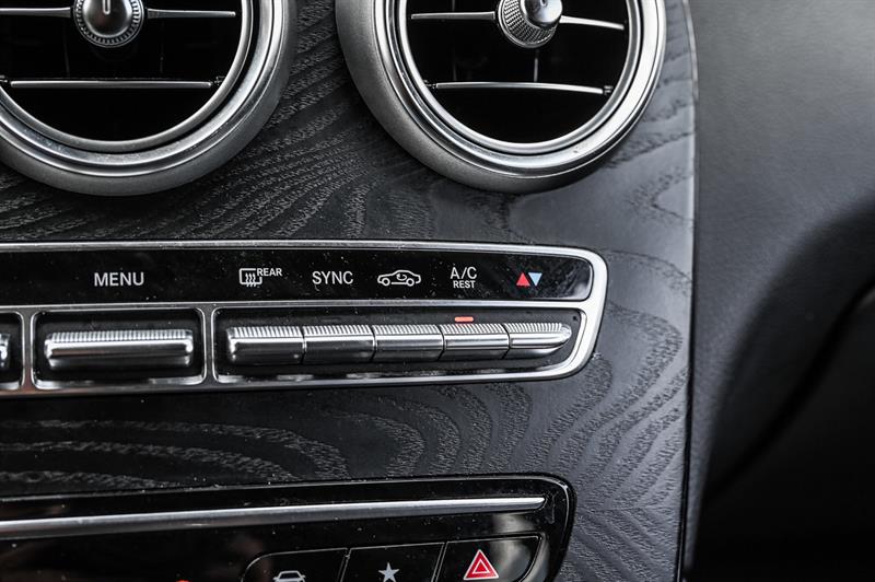 mercedes-benz GLC300 2022 - 25