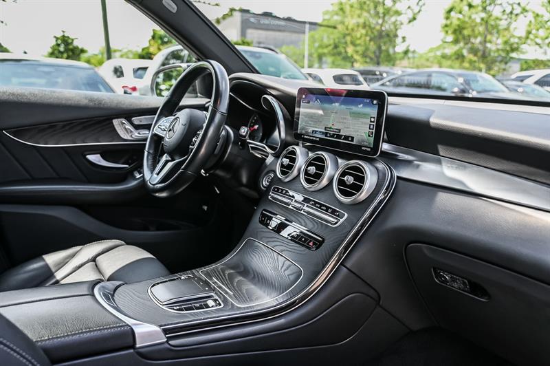 mercedes-benz GLC300 2022 - 29