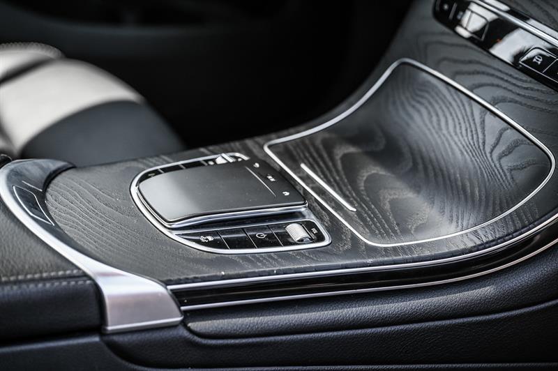 mercedes-benz GLC300 2022 - 30