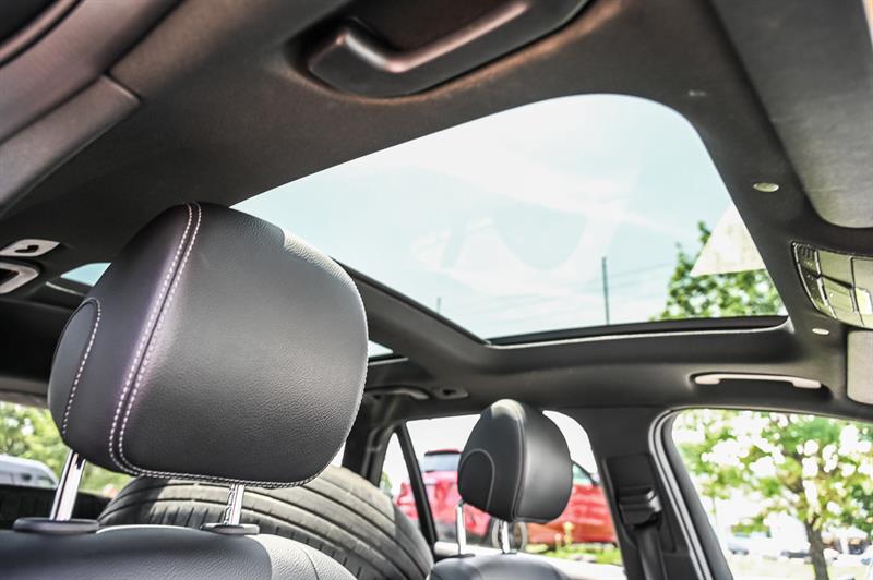 mercedes-benz GLC300 2022 - 32