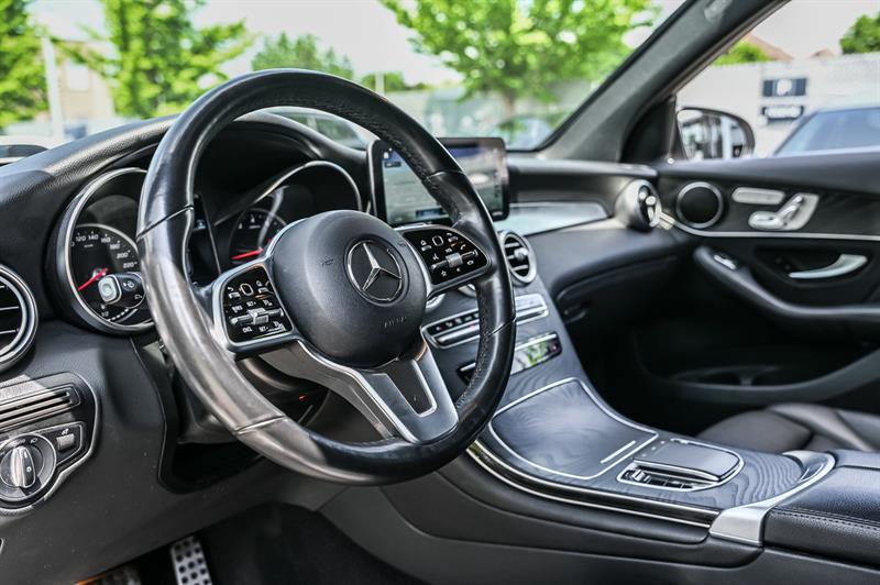 mercedes-benz GLC300 2022 - 17