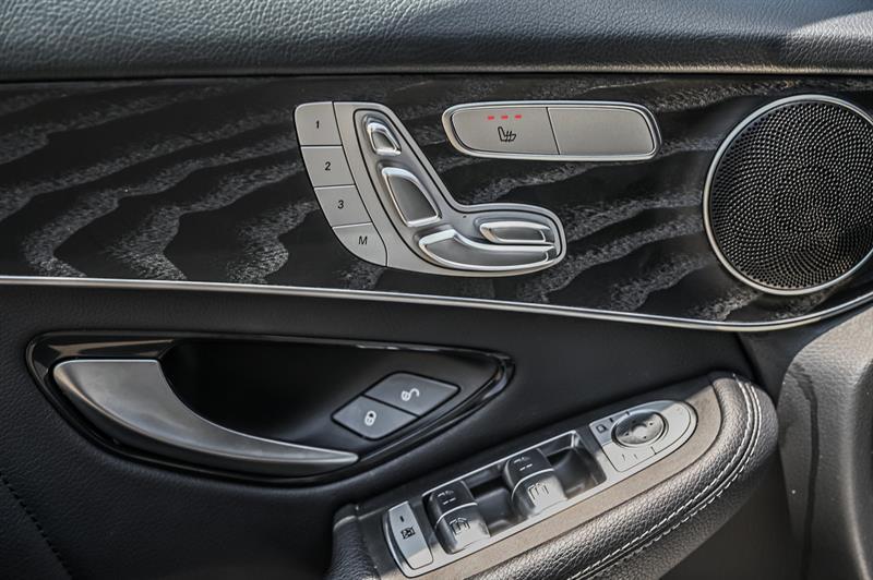 mercedes-benz GLC300 2022 - 19