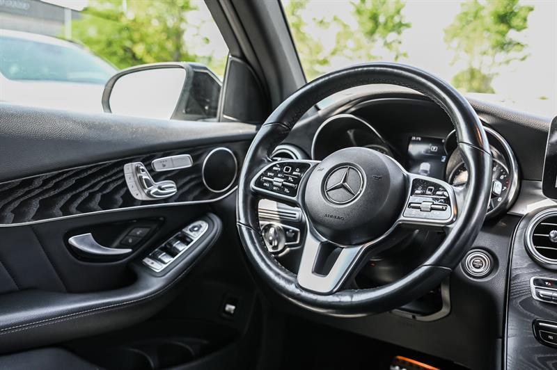 mercedes-benz GLC300 2022 - 27