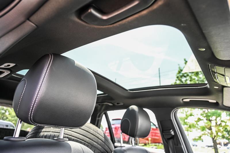 mercedes-benz GLC300 2022 - 32