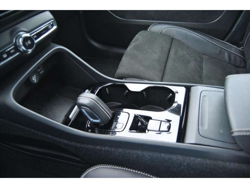 volvo XC40 2022 - 23