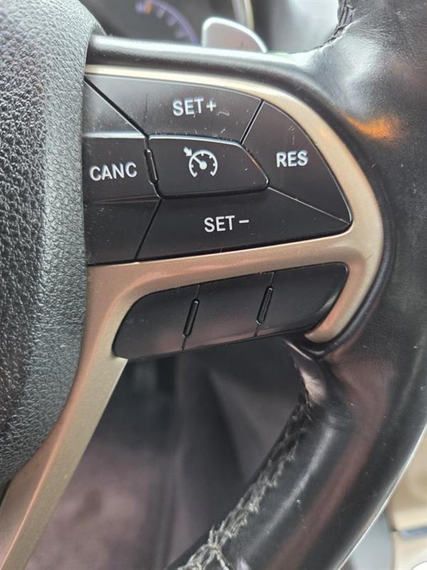 2016 Jeep Grand Cherokee - Image 19