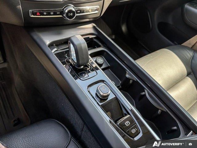 volvo XC60 2024 - 25