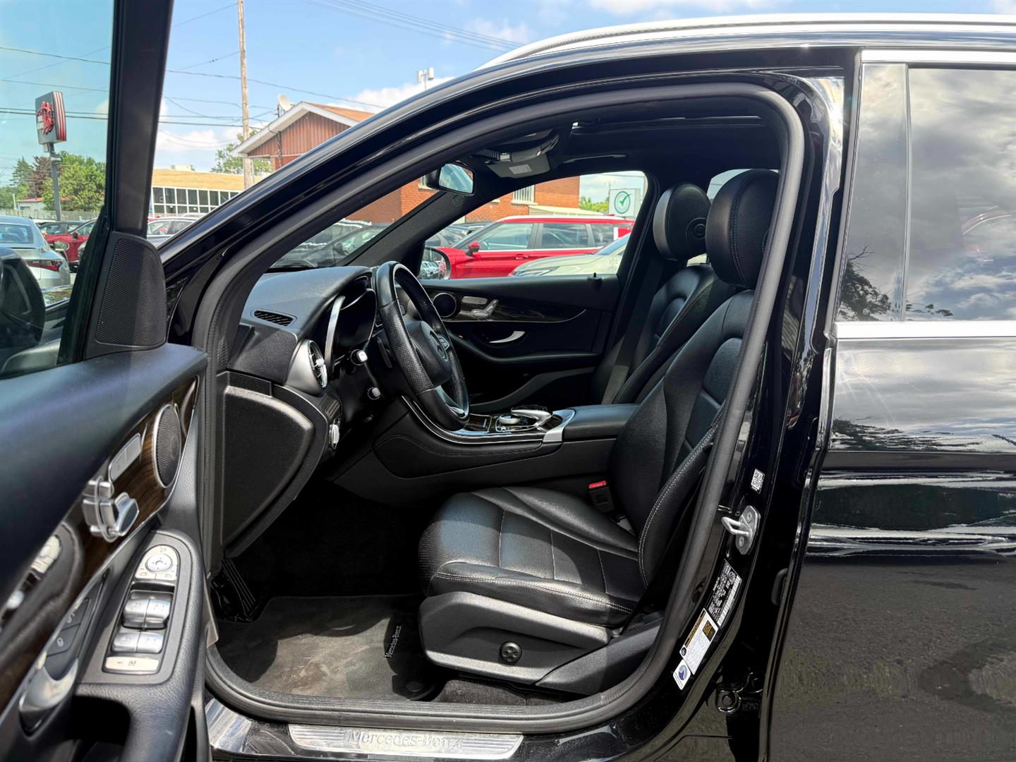 mercedes-benz GLC 2019 - 25