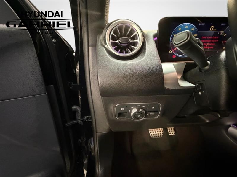 mercedes-benz GLB 2022 - 12