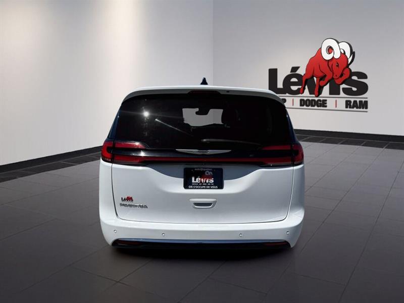 chrysler Pacifica 2024 - 9