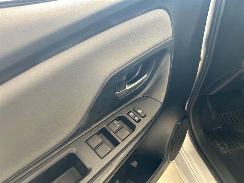 toyota Yaris Hatchback 2018 - 16