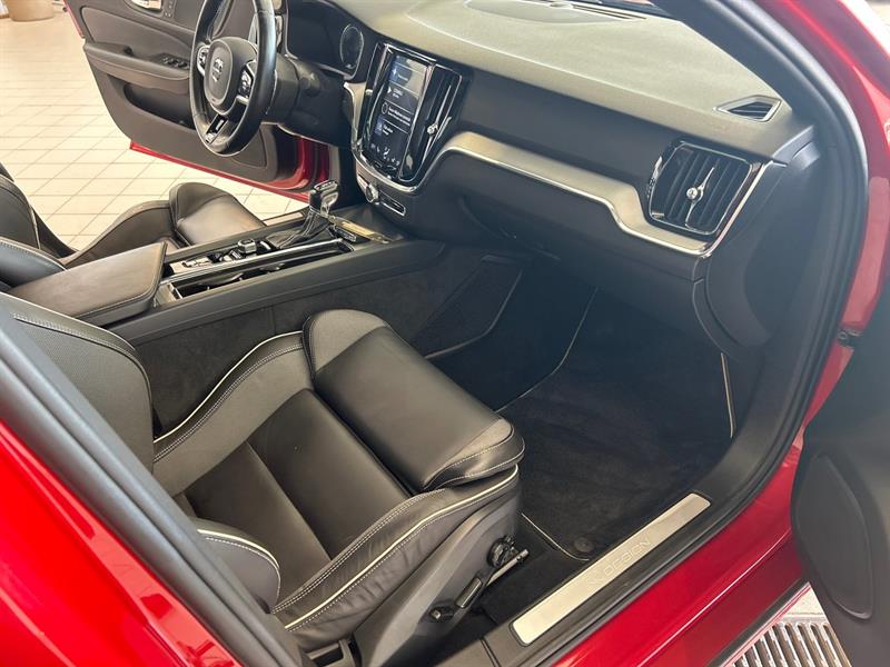 volvo S60 2019 - 33