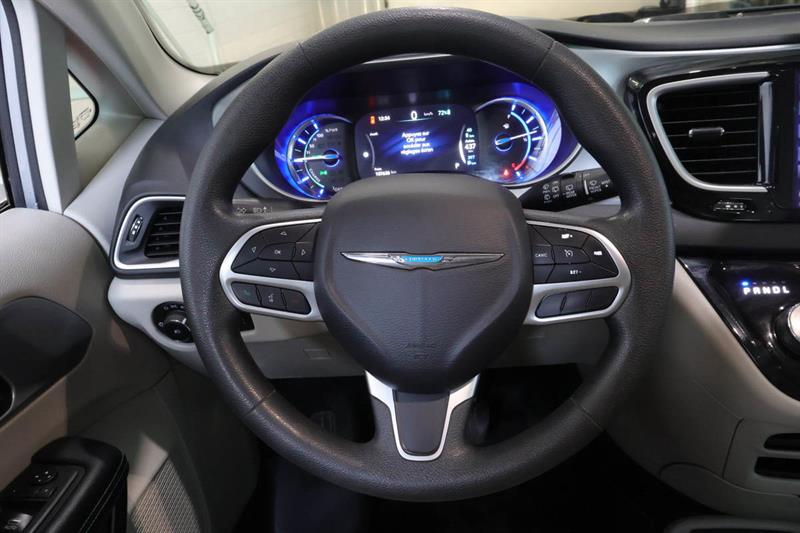 chrysler Pacifica 2018 - 17