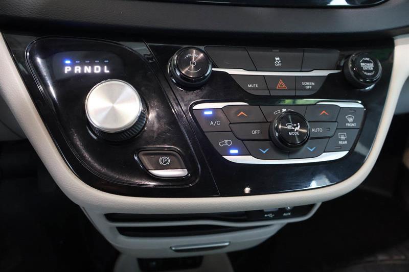 chrysler Pacifica 2018 - 25