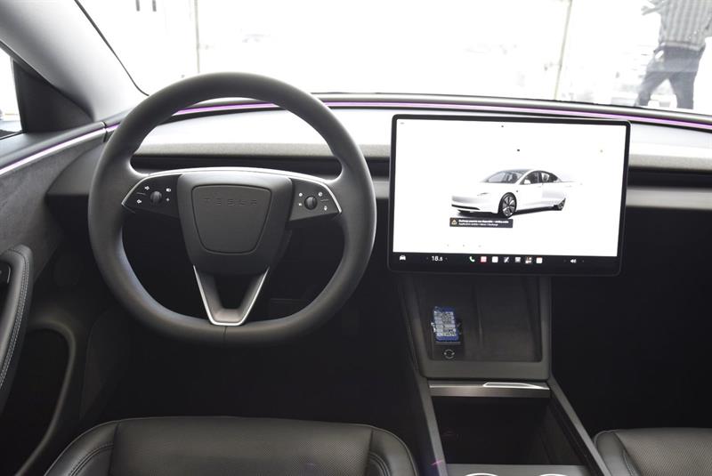 tesla Model 3 2024 - 23
