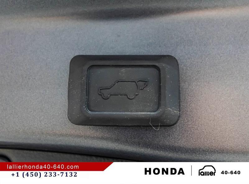 2025 Toyota RAV4 - Image 15