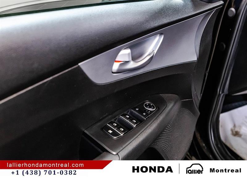 2023 Kia Forte - Image 11