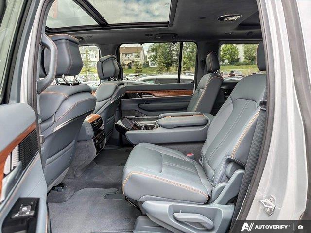jeep Grand Wagoneer 2023 - 33