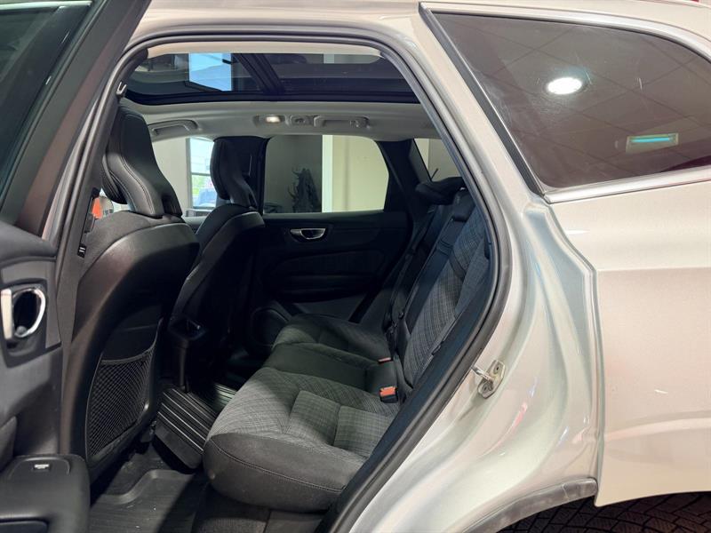 volvo XC60 2022 - 13