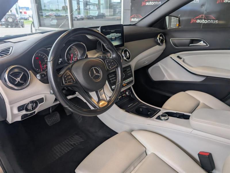 mercedes-benz GLA 2018 - 13