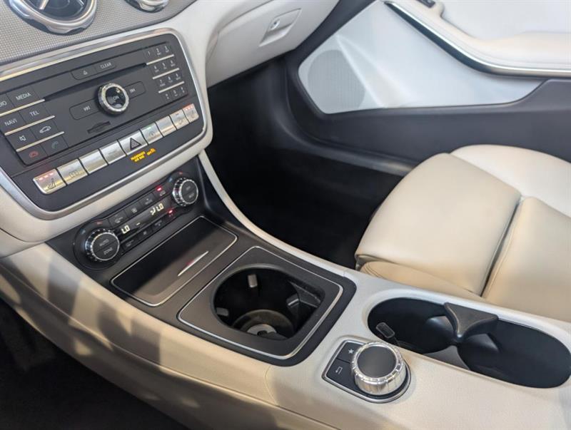 mercedes-benz GLA 2018 - 26