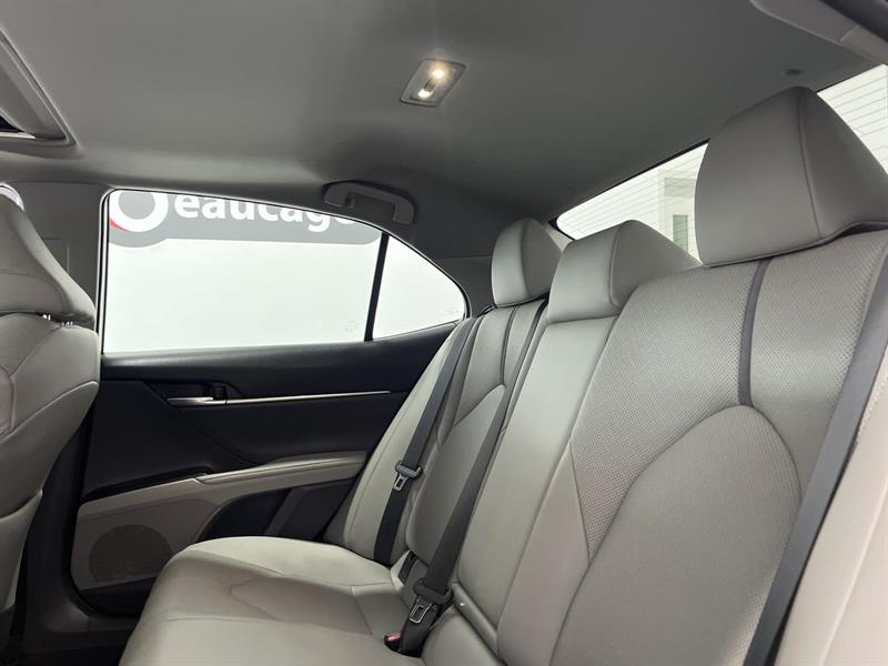 toyota Camry 2022 - 8