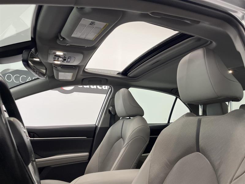 toyota Camry 2022 - 18