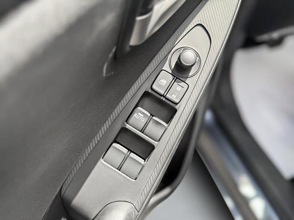 toyota Yaris Hatchback 2020 - 9