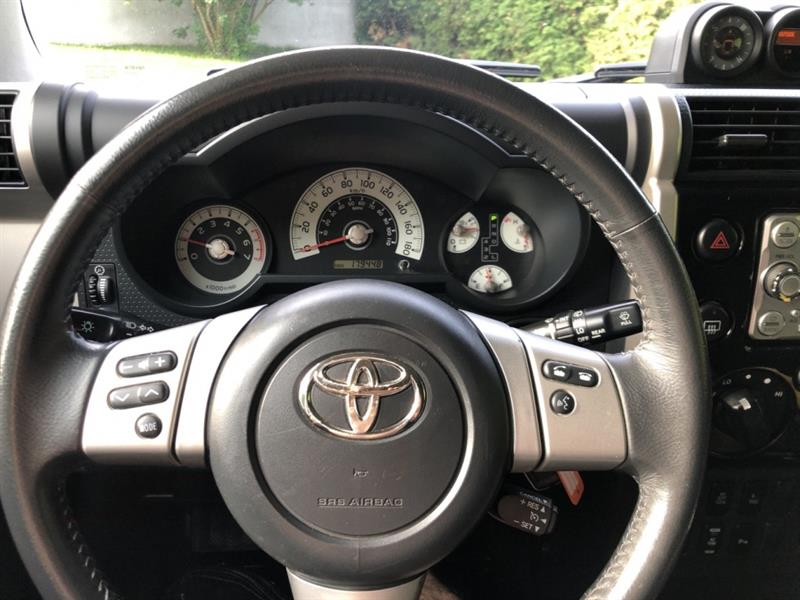 toyota FJ Cruiser 2012 - 26