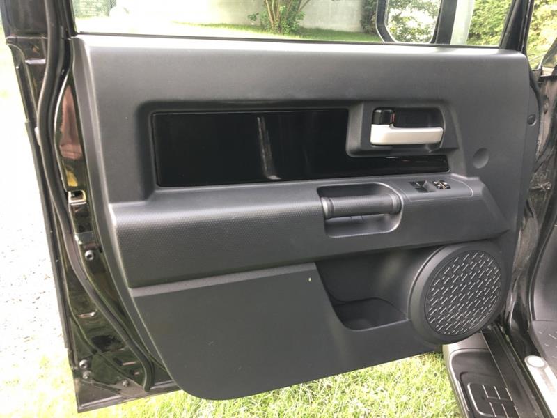 toyota FJ Cruiser 2012 - 29