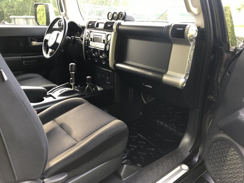 toyota FJ Cruiser 2012 - 37